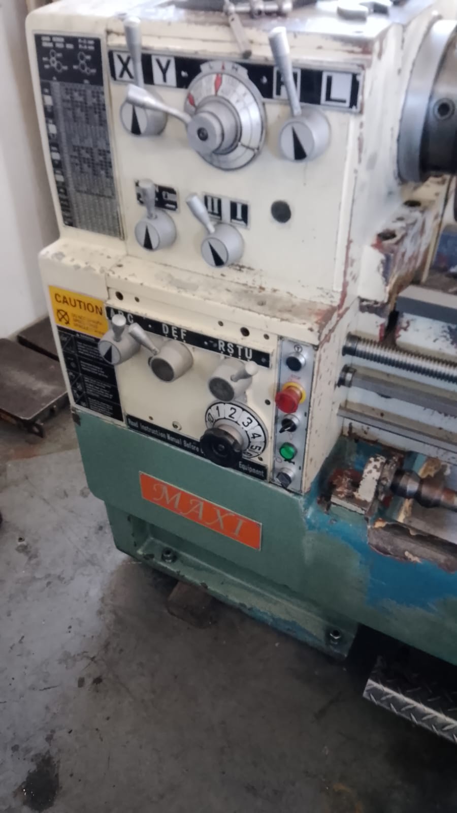 (SOLD) Maxi C6246 Centre Lathe – 1000mm Between Centres | 460mm Swing