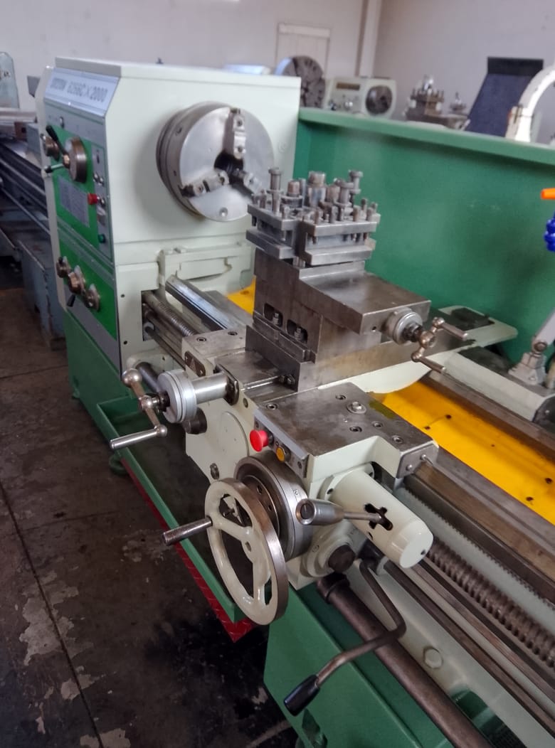 Saxon 6266C Heavy Duty Centre Lathe – 2000mm Between Centres | 660mm Swing | 105mm Bore